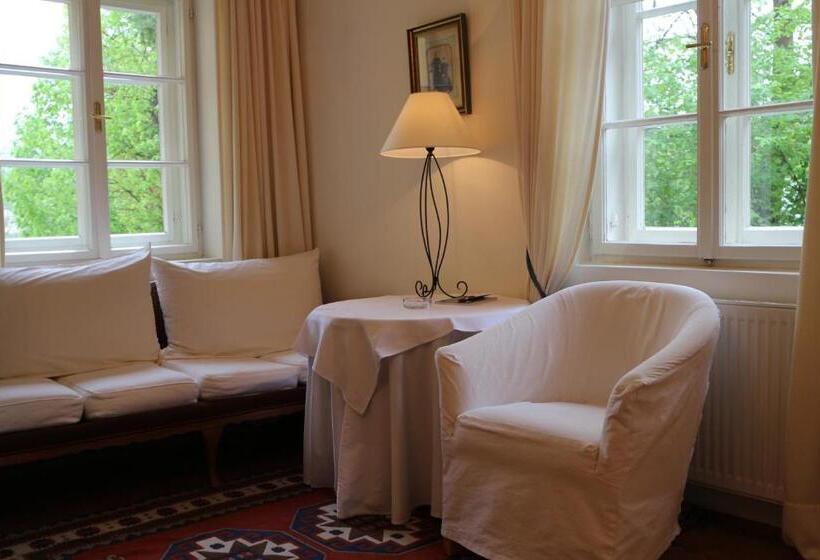 هتل Seeschlößl Velden