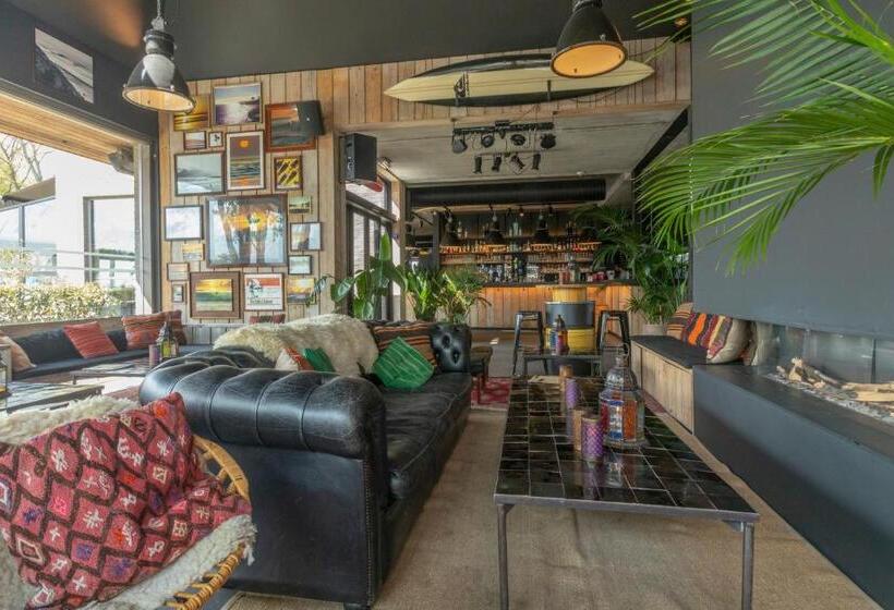 Lakeside Paradise Sport Hostel