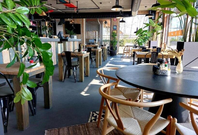 Lakeside Paradise Sport Hostel