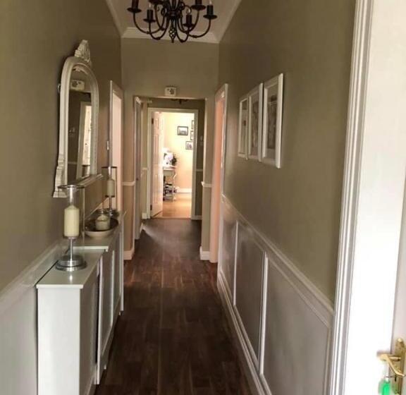 مبيت وإفطار Oak Lodge