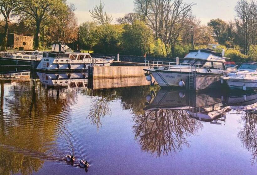 مبيت وإفطار Oak Lodge