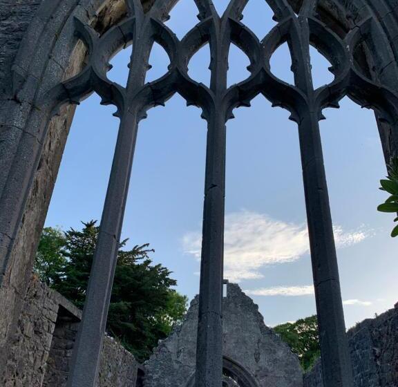 مبيت وإفطار Oak Lodge