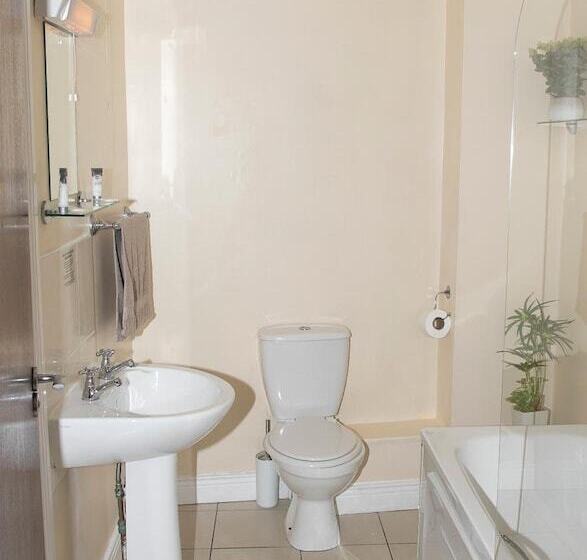 Arch House B&b & Apartments