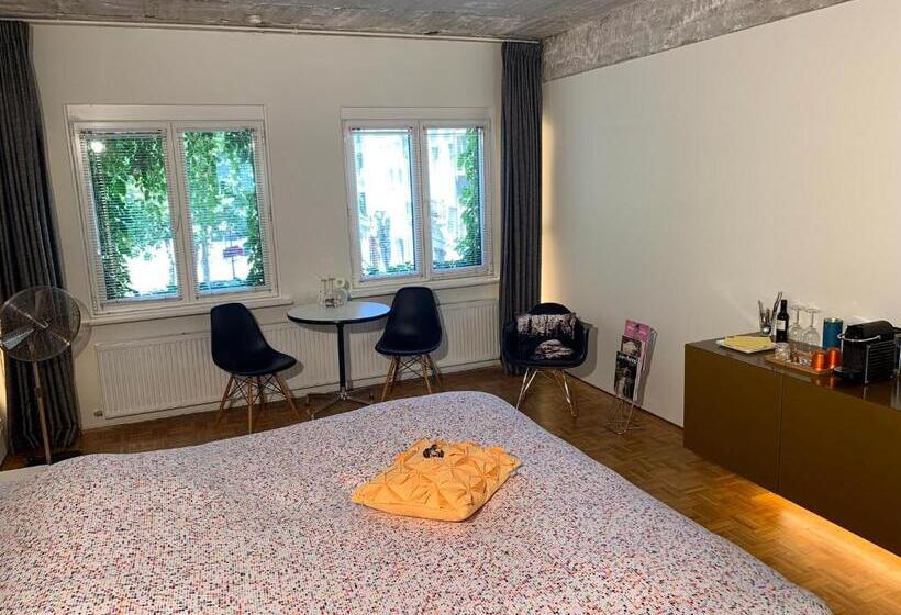 B&b Yellow Submarine