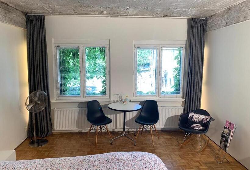 B&b Yellow Submarine