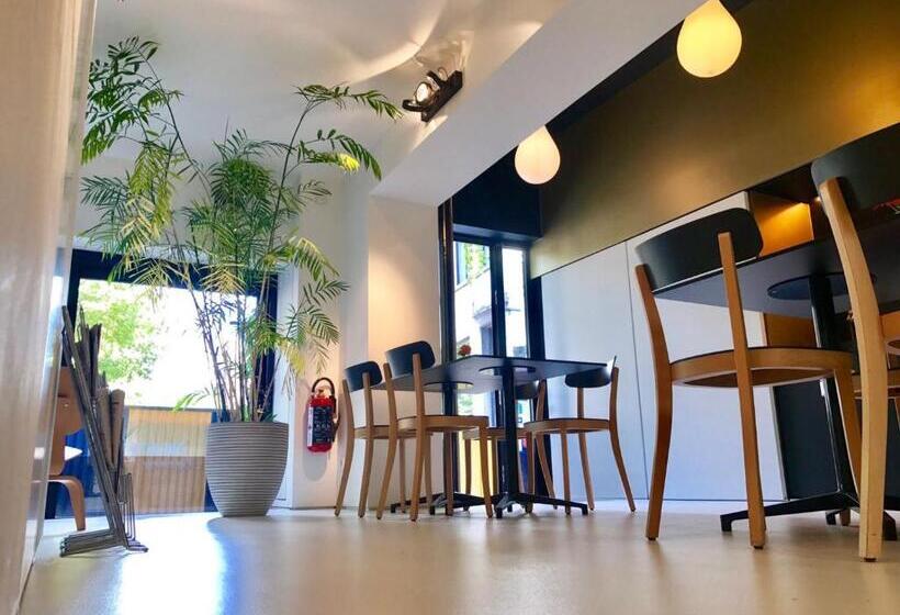 B&b Yellow Submarine