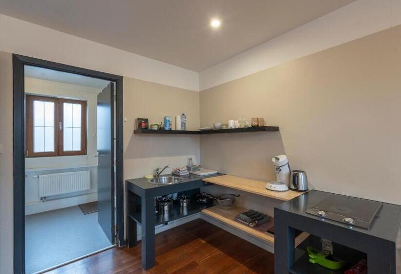 مبيت وإفطار Because The Night City Lodge