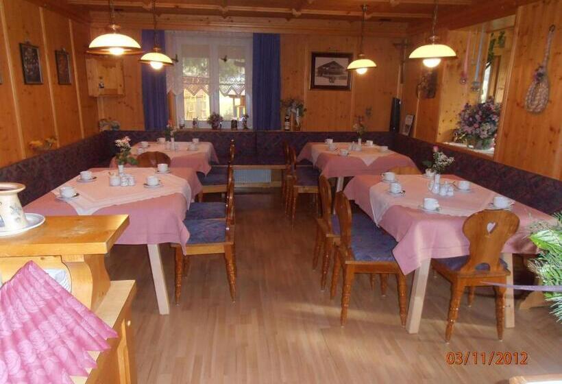 مبيت وإفطار Haus Alpina