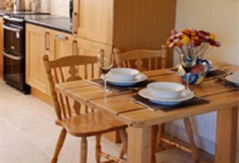 צימר Hawthorn House Guesthouse