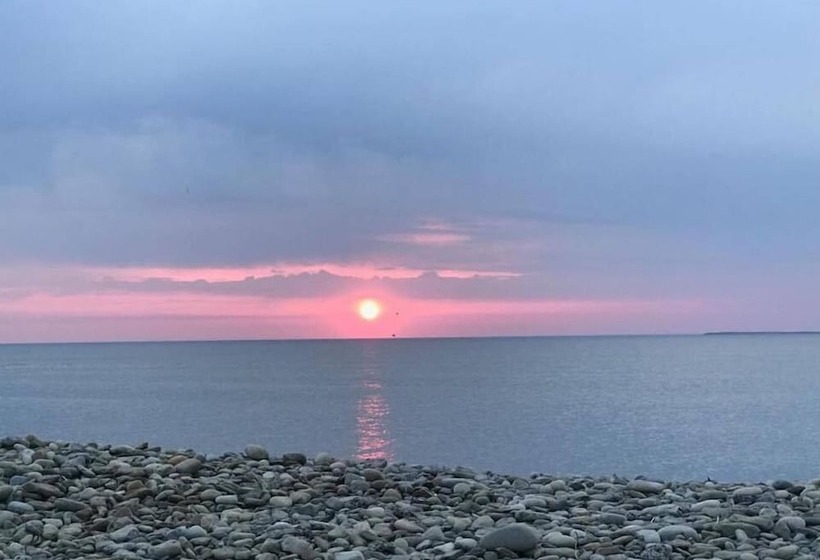 مبيت وإفطار Maddens Bridge Bar & Guesthouse