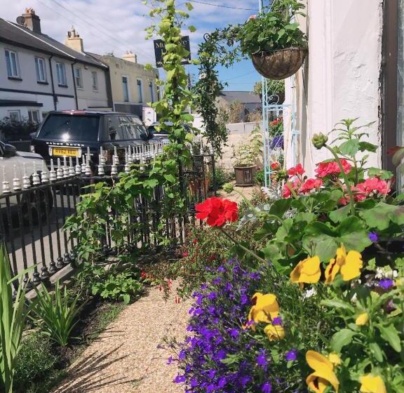 ベッドアンドブレックファースト Mulgrave Lodge