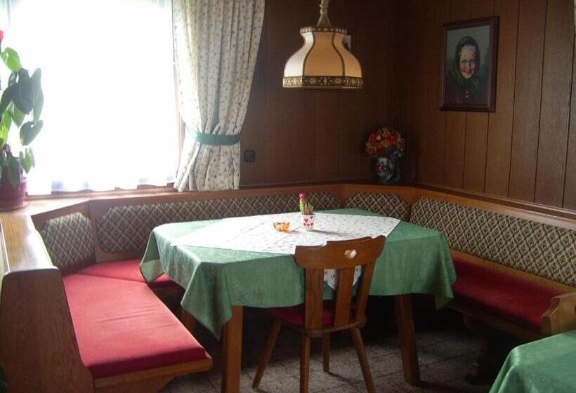 تختخواب و صبحانه Privatpension Gosaukammblick