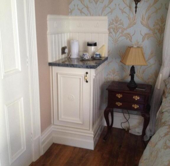 민박 Riverside Lodge