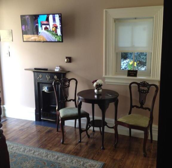 민박 Riverside Lodge