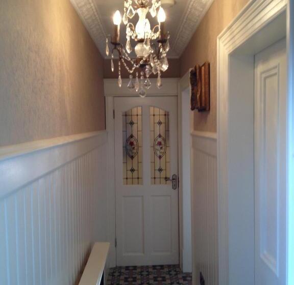 민박 Riverside Lodge