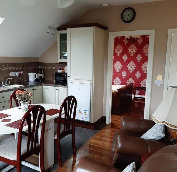 민박 Riverside Lodge