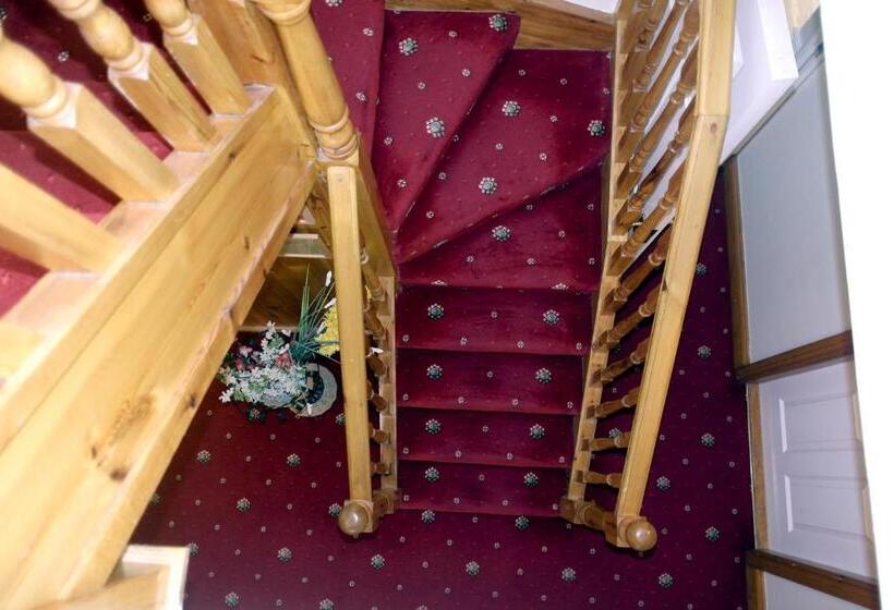 تختخواب و صبحانه Seacourt Accommodation Tramore Adult Only