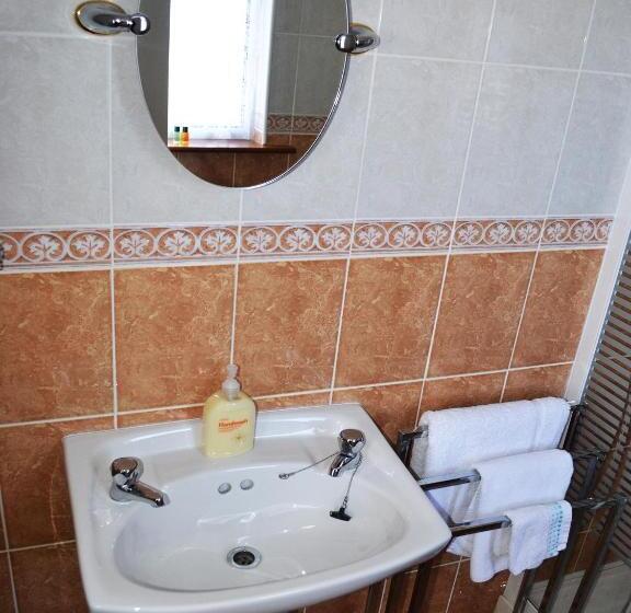 تختخواب و صبحانه Seacourt Accommodation Tramore Adult Only