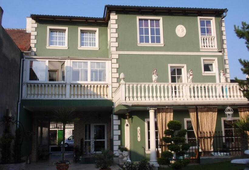 مبيت وإفطار Villa Angelina