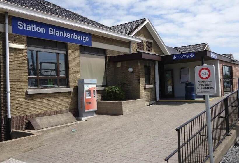 Corner House By Wp Hotels