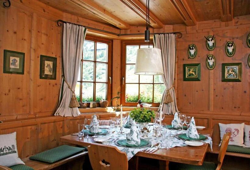 Enzian & Apartmenthotel Johannes