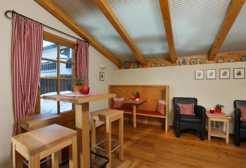 Enzian & Apartmenthotel Johannes