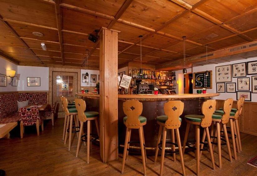 Enzian & Apartmenthotel Johannes