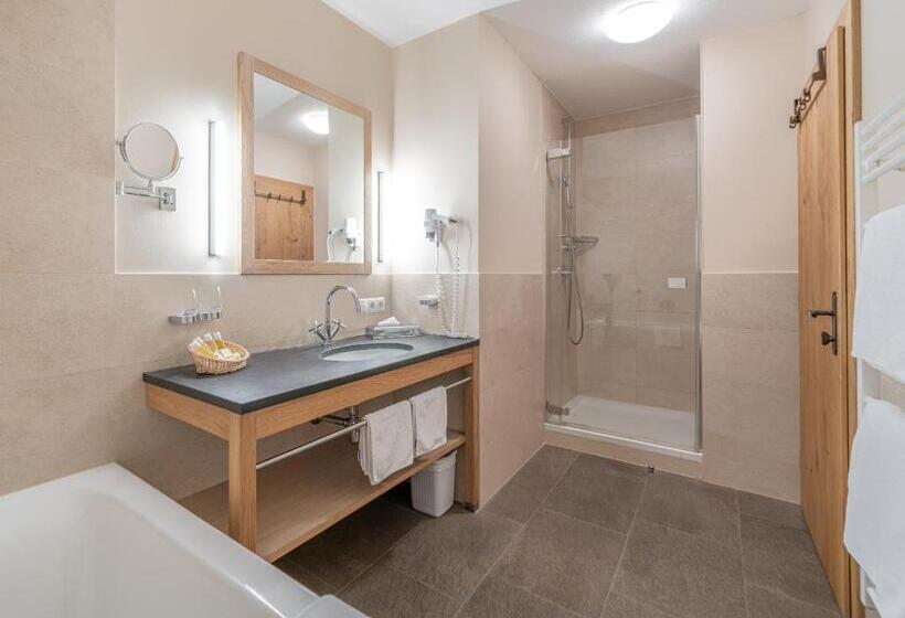 Enzian & Apartmenthotel Johannes