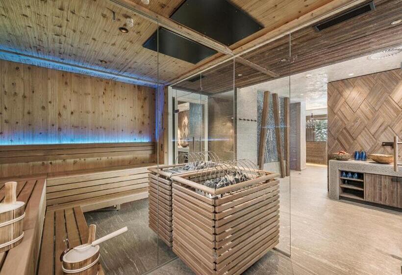 Отель Bergkristall Zillertal   Adults Only 16 Years Plus