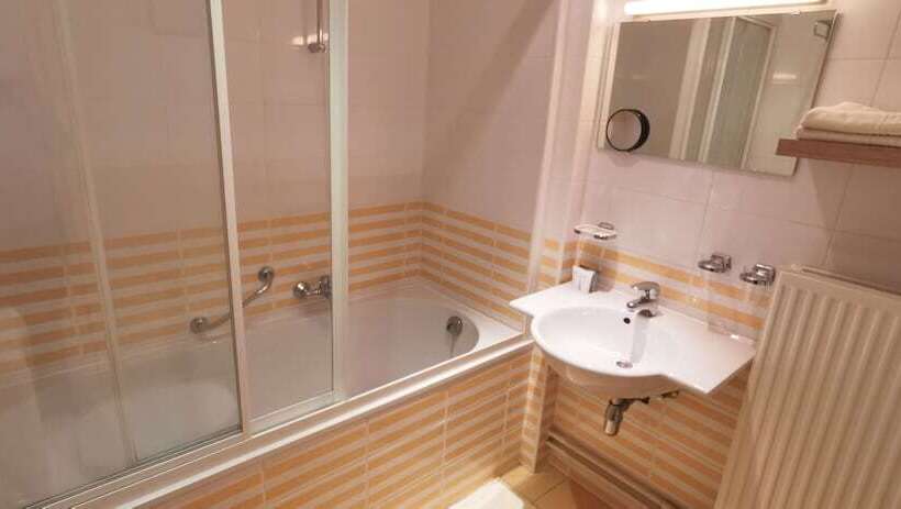 בית מלון כפרי Cardiff