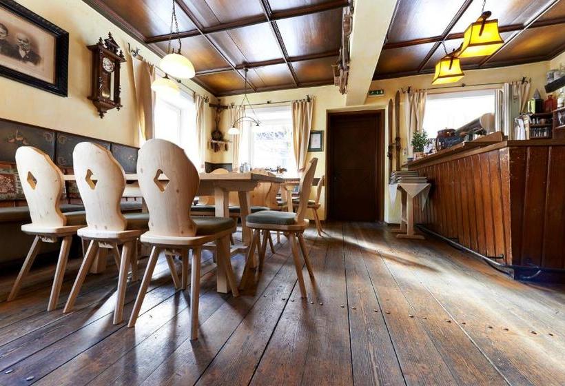 בית מלון כפרי Chen Döllacher Dorfwirtshaus