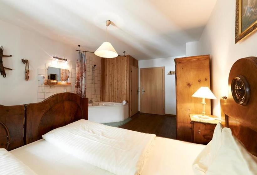 בית מלון כפרי Chen Döllacher Dorfwirtshaus