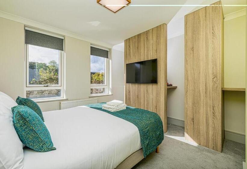 Отель Forty Four Main Street