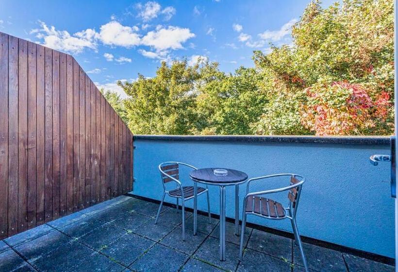 Отель Forty Four Main Street