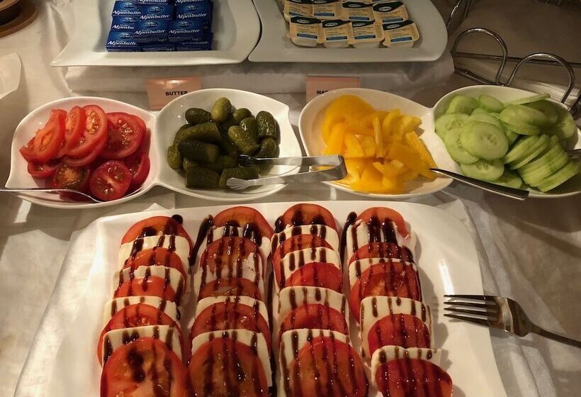 ホテル Garni Central Zimmer Studios Apartments