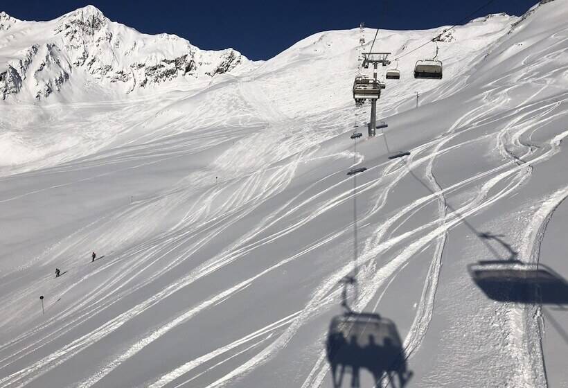 ホテル Garni Central Zimmer Studios Apartments