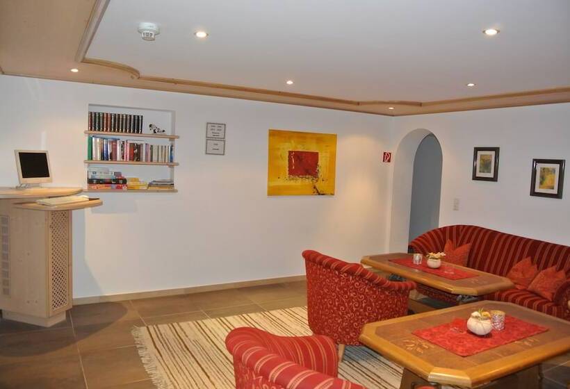 ホテル Garni Central Zimmer Studios Apartments