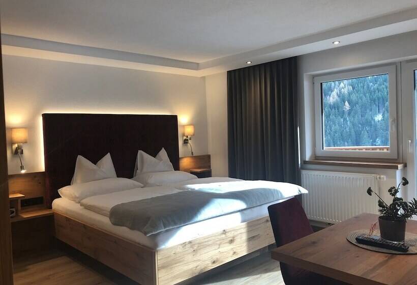 ホテル Garni Central Zimmer Studios Apartments