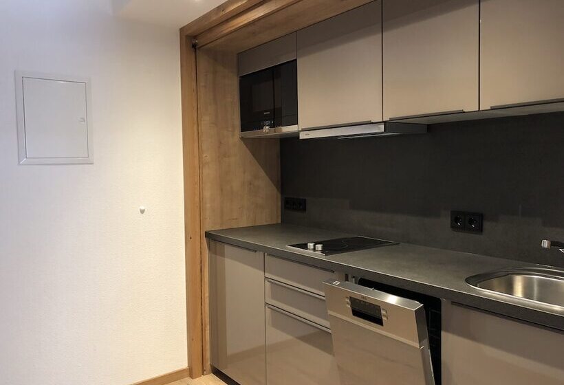 ホテル Garni Central Zimmer Studios Apartments