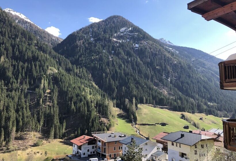 فندق Garni Central   Zimmer   Studios   Apartments