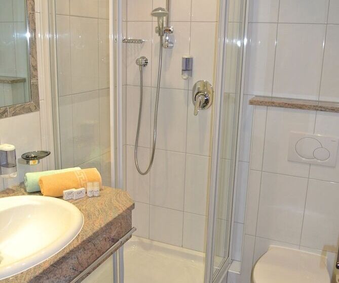 فندق Garni Central   Zimmer   Studios   Apartments
