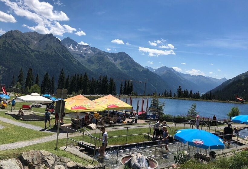 ホテル Garni Central Zimmer Studios Apartments