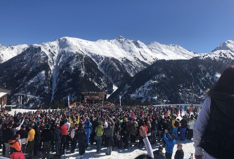 فندق Garni Central   Zimmer   Studios   Apartments