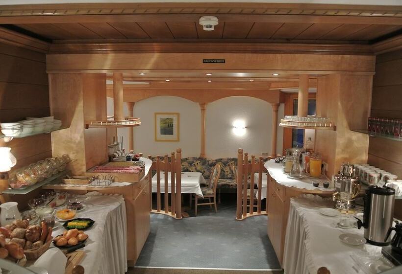 فندق Garni Central   Zimmer   Studios   Apartments