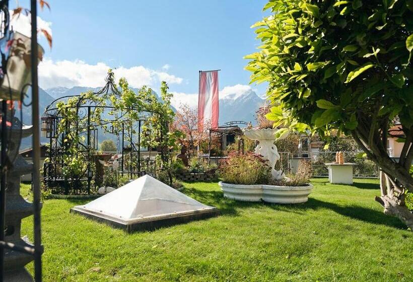 Отель Garni Pinzgau, Bernd Hüttl