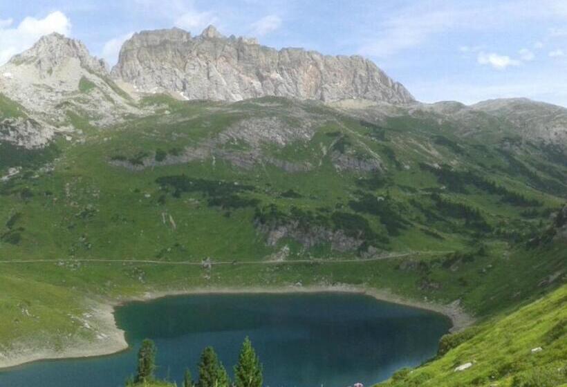 هتل Garni Sursilva