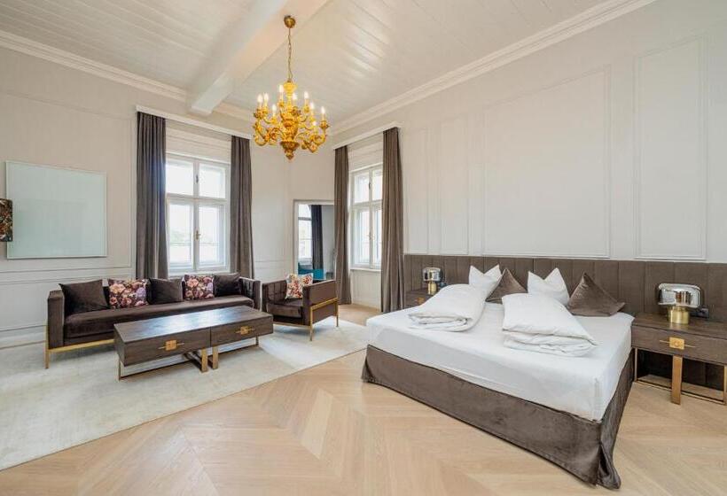 בית מלון כפרי Georgi Schloss   Boutique