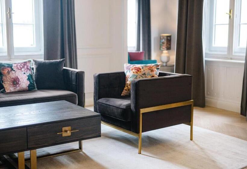 בית מלון כפרי Georgi Schloss   Boutique