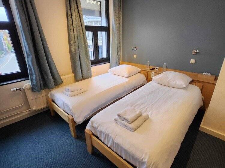 בית מלון כפרי Hôtel Francorchamps Pitlane Lodge