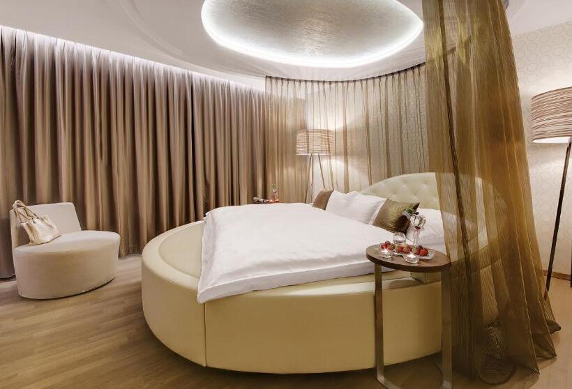 Отель Kremstalerhof